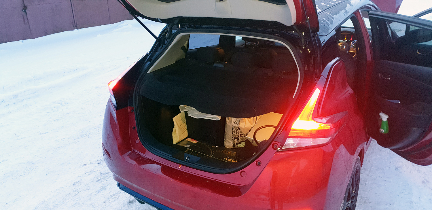 Полка багажника в Nissan Leaf 2 (ZE1)